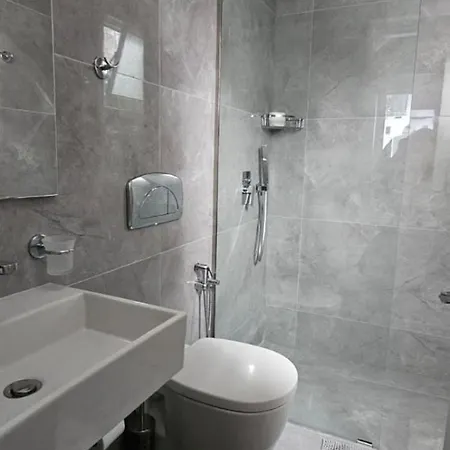Edina By Hp Hotel 4*
