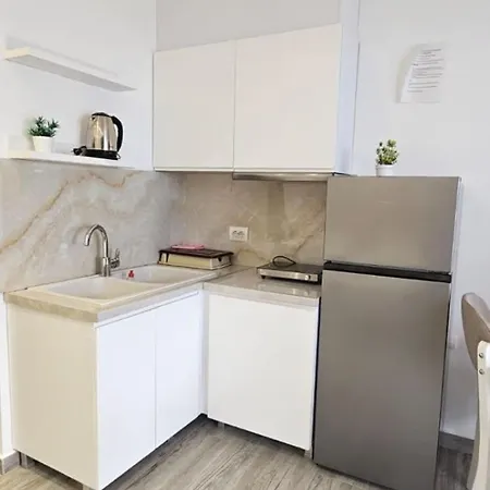 Edina By Hp Sarande