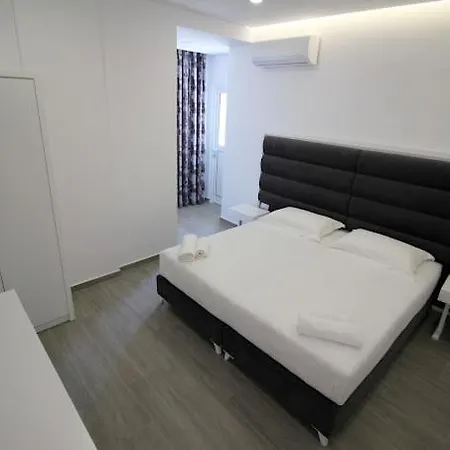 Hotel Edina Apartments By Hp 4*