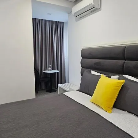 Hotel Edina Apartments By Hp Sarande