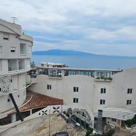 Hotel Edina Apartments By Hp 4*